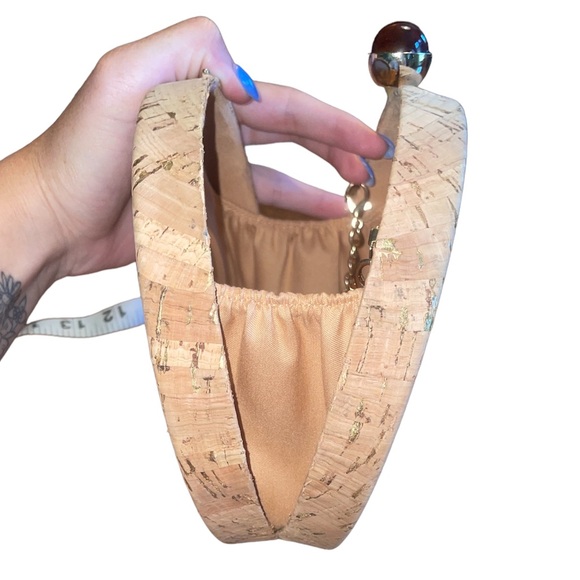 Round Cork Circle Purse or Clutch with Gold Flecks and Beautiful Amber Closure - Picture 4 of 4